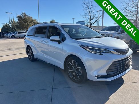 Used 2025 Toyota Sienna Platinum image 3
