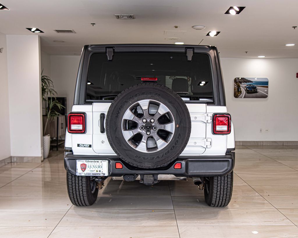 Used 2018 Jeep Wrangler Unlimited Sahara w/ Dual Top Group AWD/4WD image 13