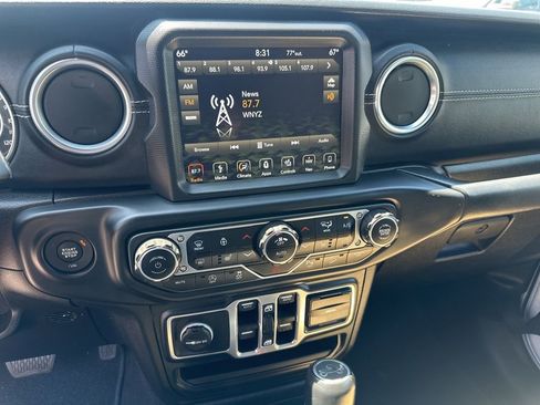 Used 2018 Jeep Wrangler Unlimited Sahara AWD/4WD image 18