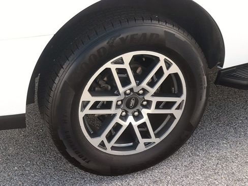 Used 2025 Ford Expedition Active RWD image 8