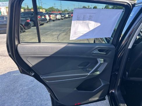 Used 2018 Volkswagen Tiguan SE w/ Panoramic Sunroof Package AWD/4WD image 10