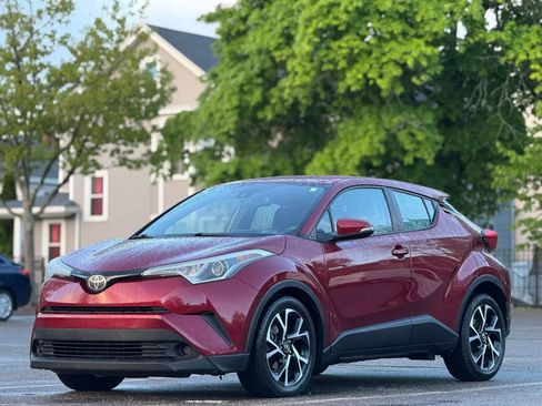 Used 2018 Toyota C-HR XLE FWD image 1