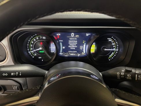 Used 2025 Jeep Wrangler Unlimited Sahara image 16