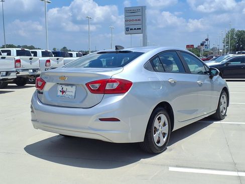 Used 2017 Chevrolet Cruze LS FWD image 6