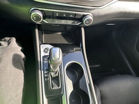 Used 2024 Nissan Altima 2.5 SV image 21