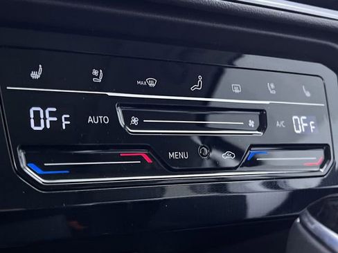 New 2025 Volkswagen Taos SEL image 19