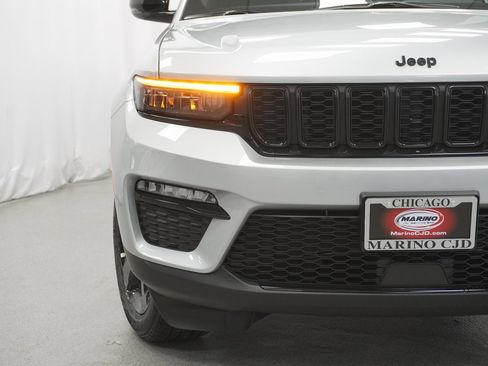 New 2025 Jeep Grand Cherokee Limited w/ Black Appearance Package image 6