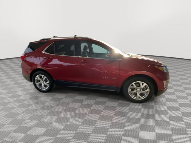 Used 2018 Chevrolet Equinox LT w/ Sun & Infotainment Package AWD/4WD image 2