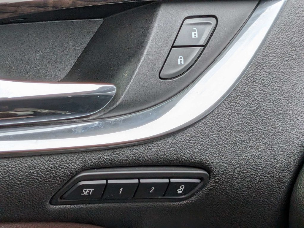 Used 2019 Buick Enclave Avenir w/ Avenir Technology Package FWD image 22