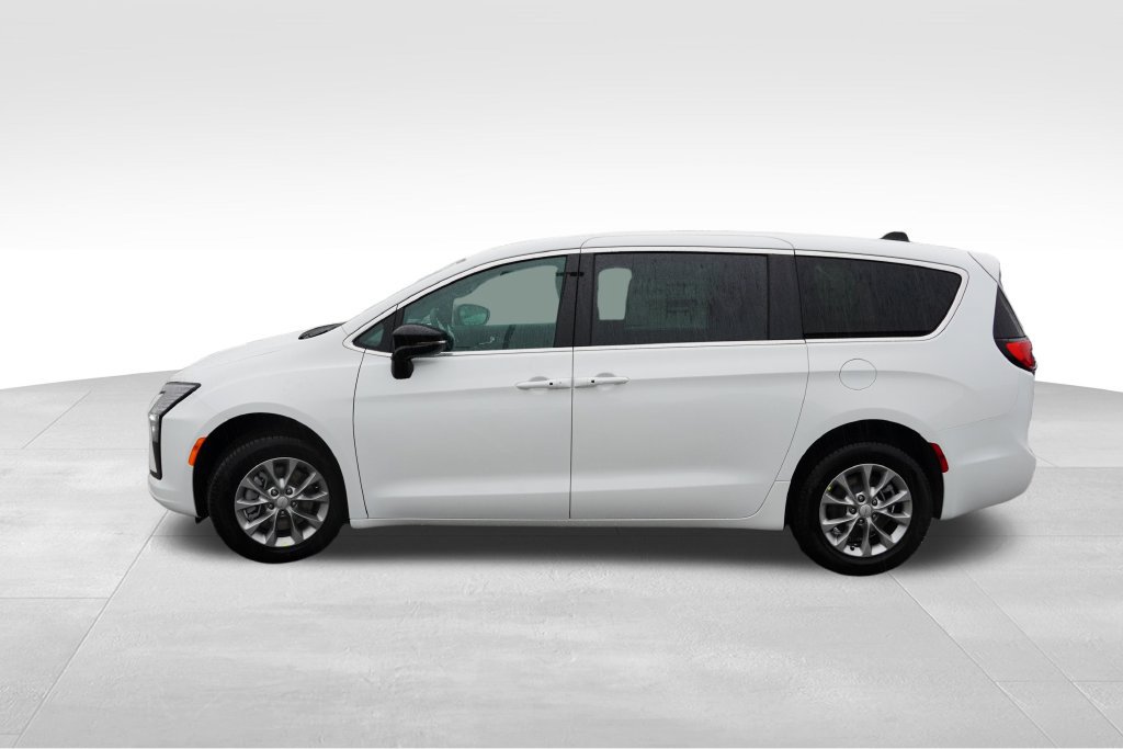 New 2027 Chrysler Pacifica Select AWD/4WD image 6