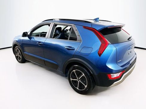 Used 2024 Kia Niro EX w/ EX Cold Weather Package FWD image 5