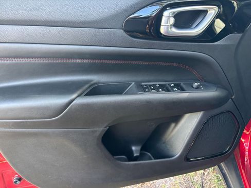 Used 2025 Jeep Compass Trailhawk image 20