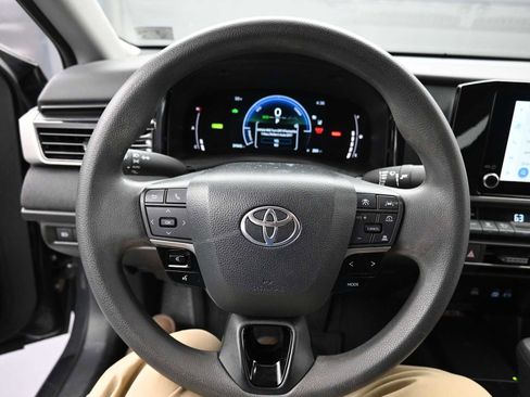 Used 2025 Toyota Camry LE w/ Convenience Package image 11