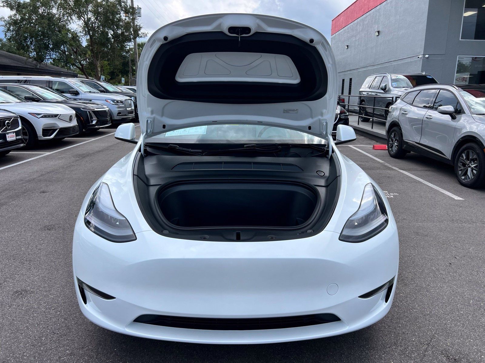 Used 2025 Tesla Model Y Long Range RWD image 17