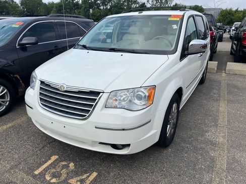 Used 2010 Chrysler Town & Country Limited w/ Entertainment Group #3 FWD image 3