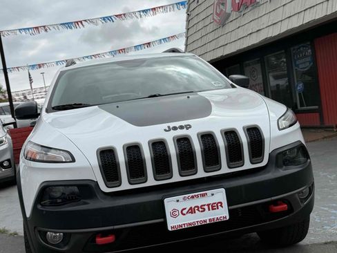 Used 2018 Jeep Cherokee Trailhawk image 5