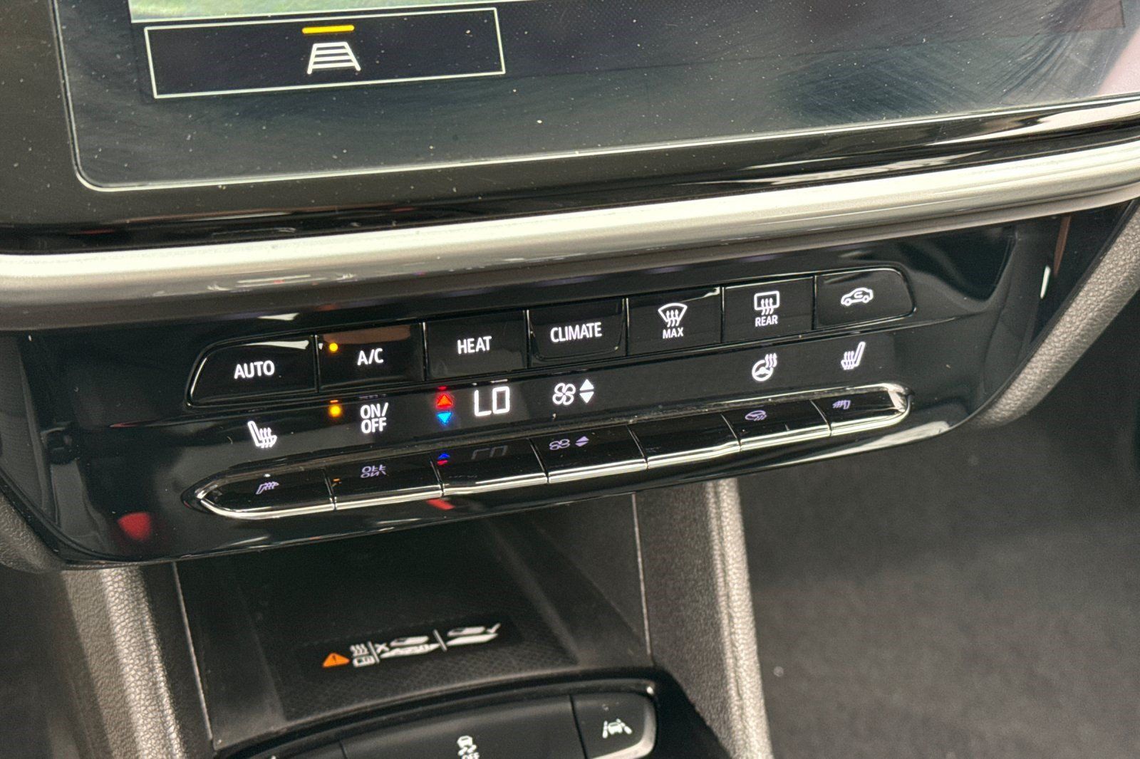 Used 2023 Chevrolet Bolt EUV LT w/ Comfort Package FWD image 18