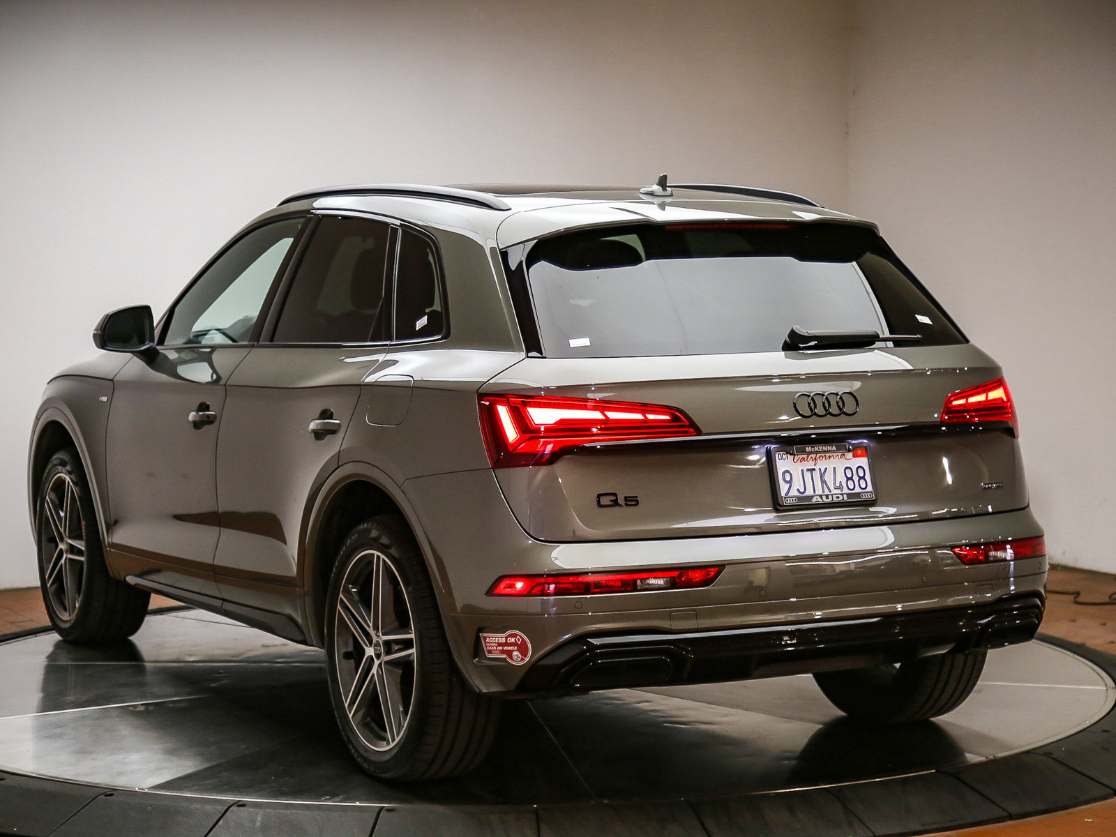 Certified 2024 Audi Q5 e Premium Plus w/ Premium Plus Package AWD/4WD image 5