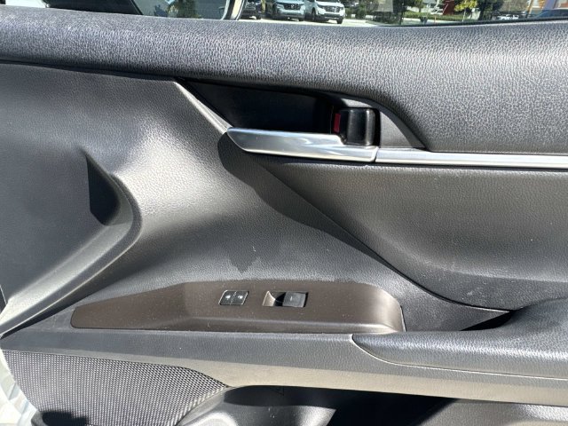 Used 2021 Toyota Camry SE w/ Convenience Package FWD image 14