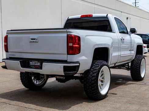 Used 2018 Chevrolet Silverado 1500 LT w/ LT Convenience Package AWD/4WD image 9