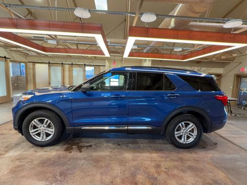 Used 2023 Ford Explorer XLT image 7