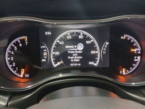 Used 2022 Jeep Grand Cherokee Laredo X RWD image 16