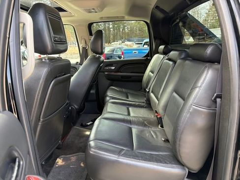 Used 2011 Cadillac Escalade EXT Luxury AWD/4WD image 26
