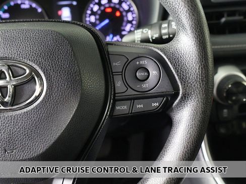 Used 2020 Toyota RAV4 XLE w/ Convenience Package image 4