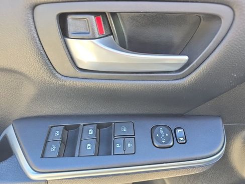 Used 2016 Toyota Camry LE image 19