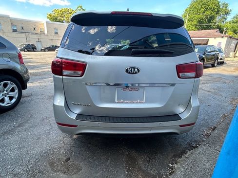 Used 2016 Kia Sedona LX w/ Option Group 020 FWD image 12