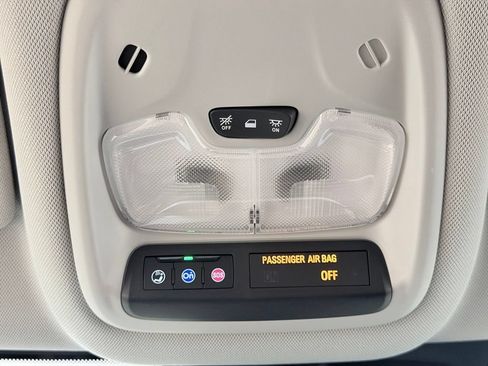 Used 2023 Chevrolet TrailBlazer LT FWD image 48