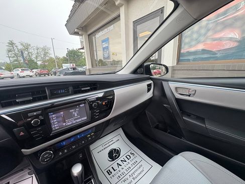 Used 2016 Toyota Corolla LE FWD image 30