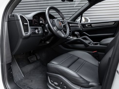 Certified 2023 Porsche Cayenne Platinum Edition AWD/4WD image 4