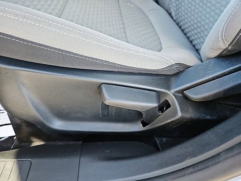 Used 2022 Ford Escape SE image 19