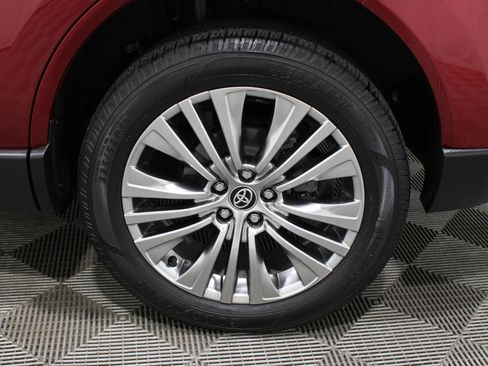 Used 2021 Toyota Venza Limited image 39