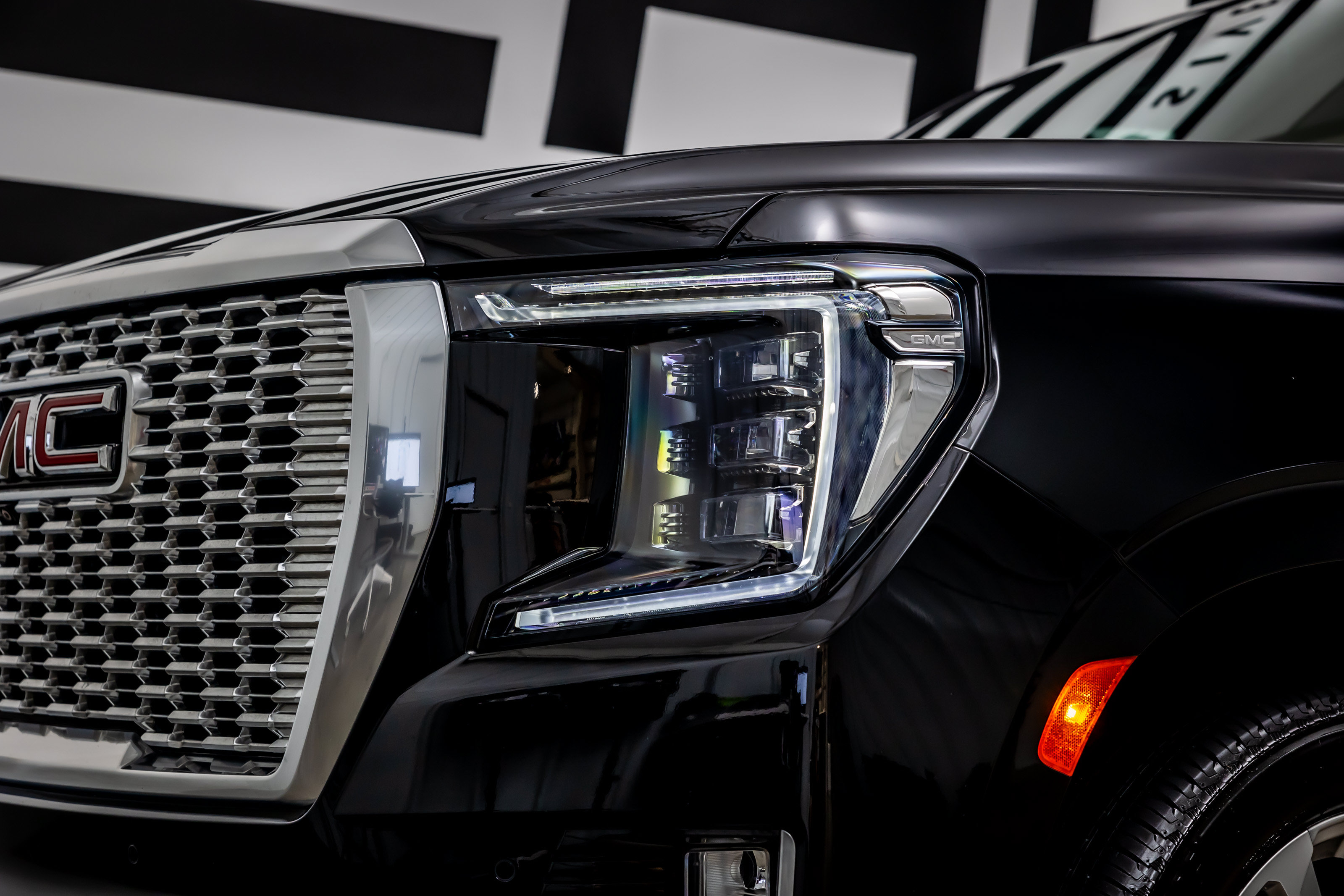 Used 2023 GMC Yukon XL Denali AWD/4WD image 15