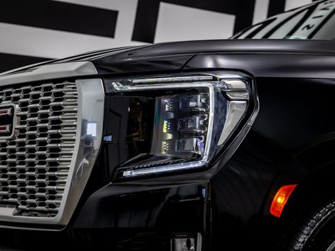 Used 2023 GMC Yukon XL Denali AWD/4WD image 15
