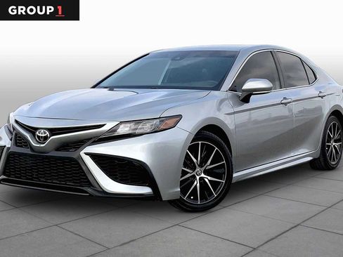 Used 2023 Toyota Camry SE image 1