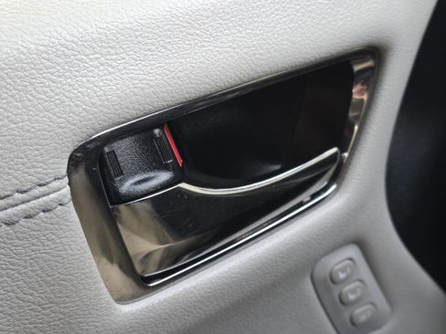 Used 2018 Toyota Avalon Limited image 10