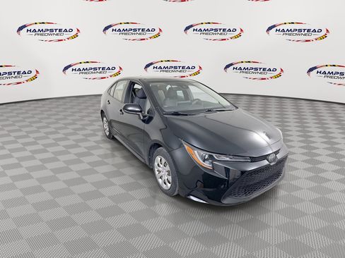 Used 2020 Toyota Corolla LE image 2