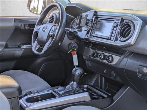 Used 2016 Toyota Tacoma SR5 w/ SR5 Appearance Package (SN) image 21