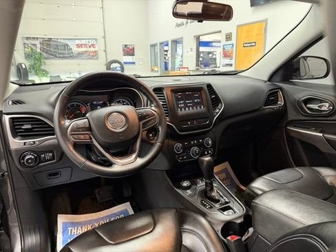 Used 2020 Jeep Cherokee Latitude Plus w/ Cold Weather Group image 29