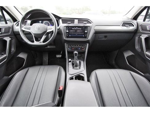 Used 2023 Volkswagen Tiguan SE FWD image 10
