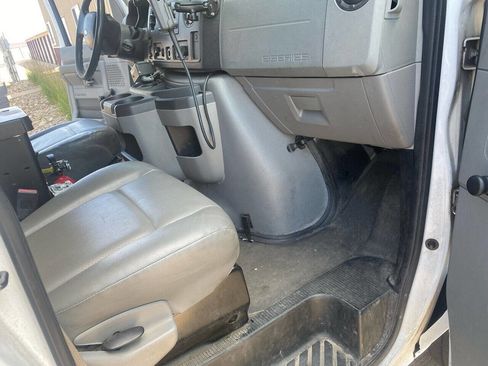 Used 2011 Ford E-350 and Econoline 350 Extended Super Duty image 17