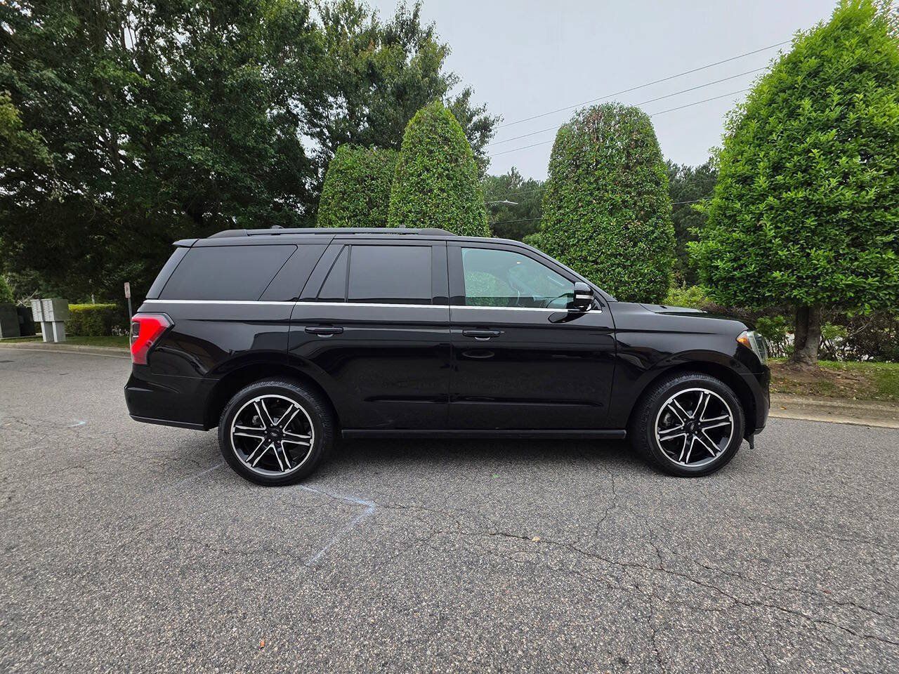 Used 2019 Ford Expedition Limited w/ Equipment Group 303A AWD/4WD image 6