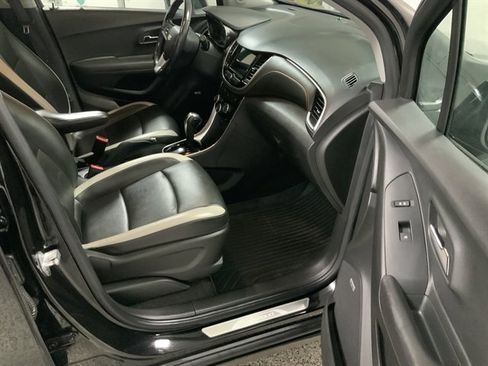 Used 2019 Chevrolet Trax Premier w/ Midnight Edition image 22