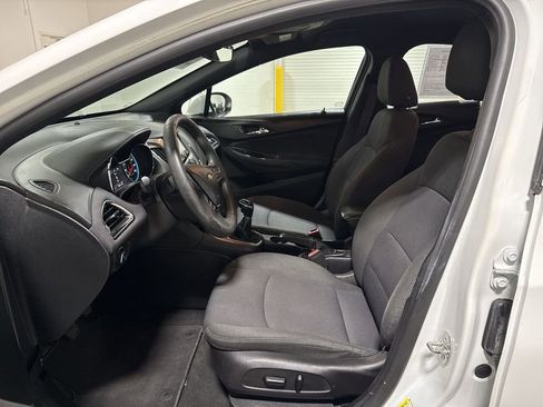 Used 2017 Chevrolet Cruze LT w/ Convenience Package image 19