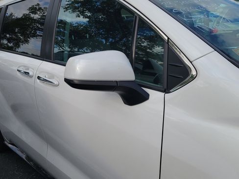 Certified 2023 Toyota Sienna XLE image 9