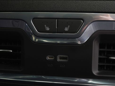 Used 2024 Chevrolet Silverado 1500 High Country w/ High Country Premium Package AWD/4WD image 12