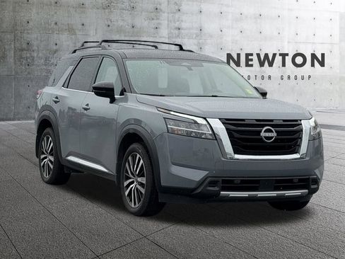 Used 2024 Nissan Pathfinder Platinum w/ Cargo Package AWD/4WD image 1